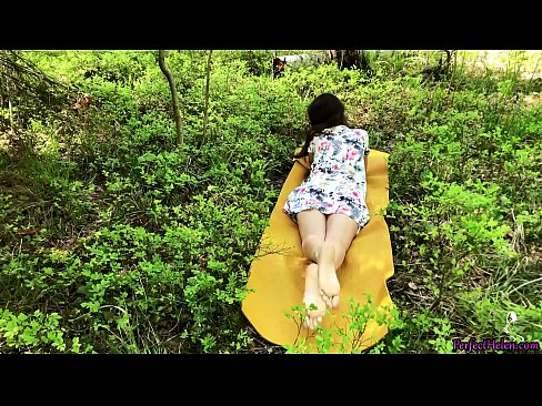 ❤️ டிண்டரில் உள்ள அந்நியன் என் பெண்ணை சுயஇன்பம் செய்து காடுகளில் உணர்ச்சிவசப்படுகிறான் ❌ ஆசன வீடியோ எங்களிடம் ❤